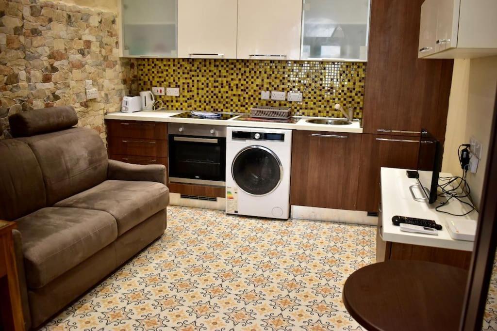 City Centre Pied-A-Terre Near Food Market And Walking Distance To Bus Terminus Valeta Exterior foto